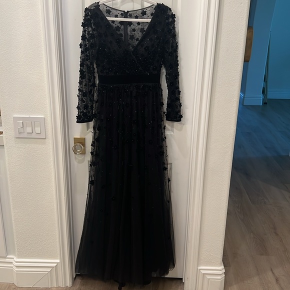 NWT Mac Duggal 67502 Floral Appliqué V-Neck Evening Gown Size 4 Black $798 - Picture 11 of 16